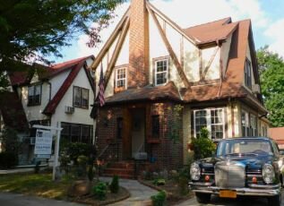 Πωλείται το πατρικό σπίτι του Trump σε υπερτριπλάσια τιμή